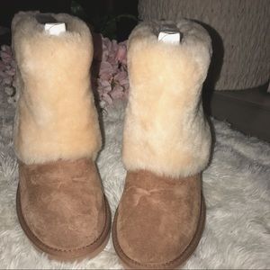 ♡ NWT Water Resistant Uggs ♡